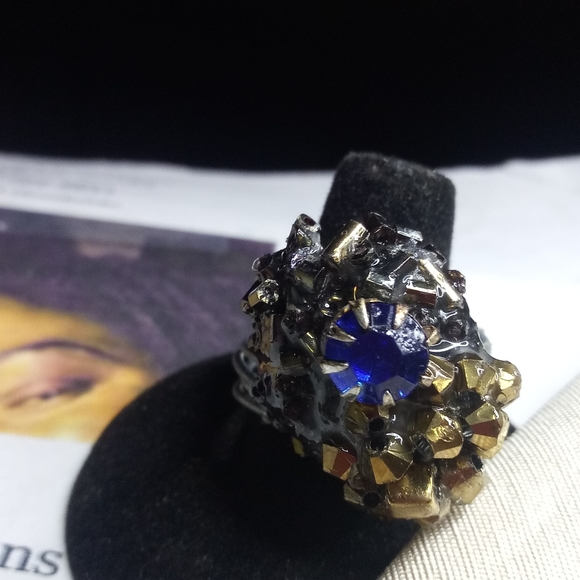 Jewelry - Picture 6 of 11